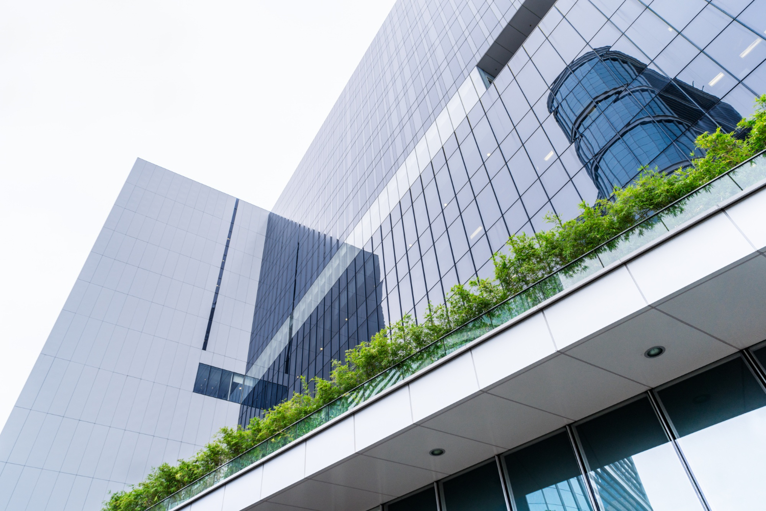 Arquitectura sustentable de edificio de oficinas y su impacto en la valuación